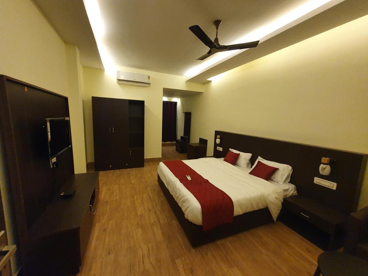 Sri Lakshmi Palace A/C Suluru Exterior photo