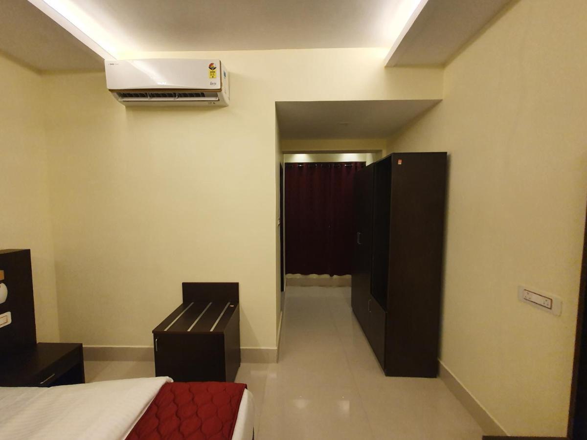 Sri Lakshmi Palace A/C Suluru Exterior photo