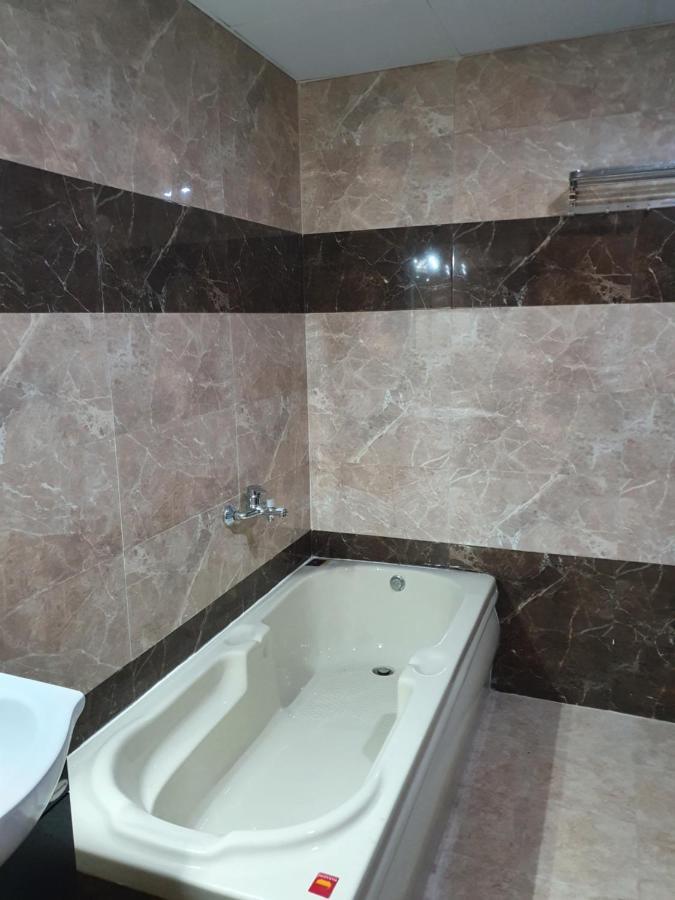 Sri Lakshmi Palace A/C Suluru Room photo