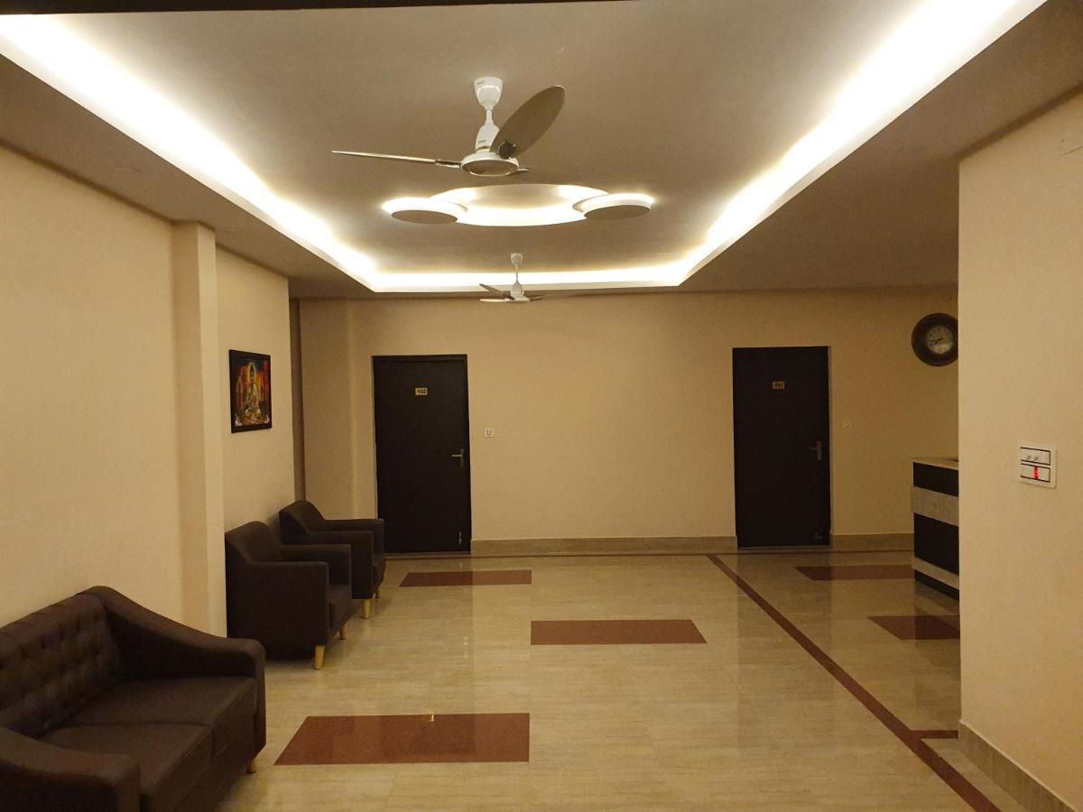 Sri Lakshmi Palace A/C Suluru Exterior photo